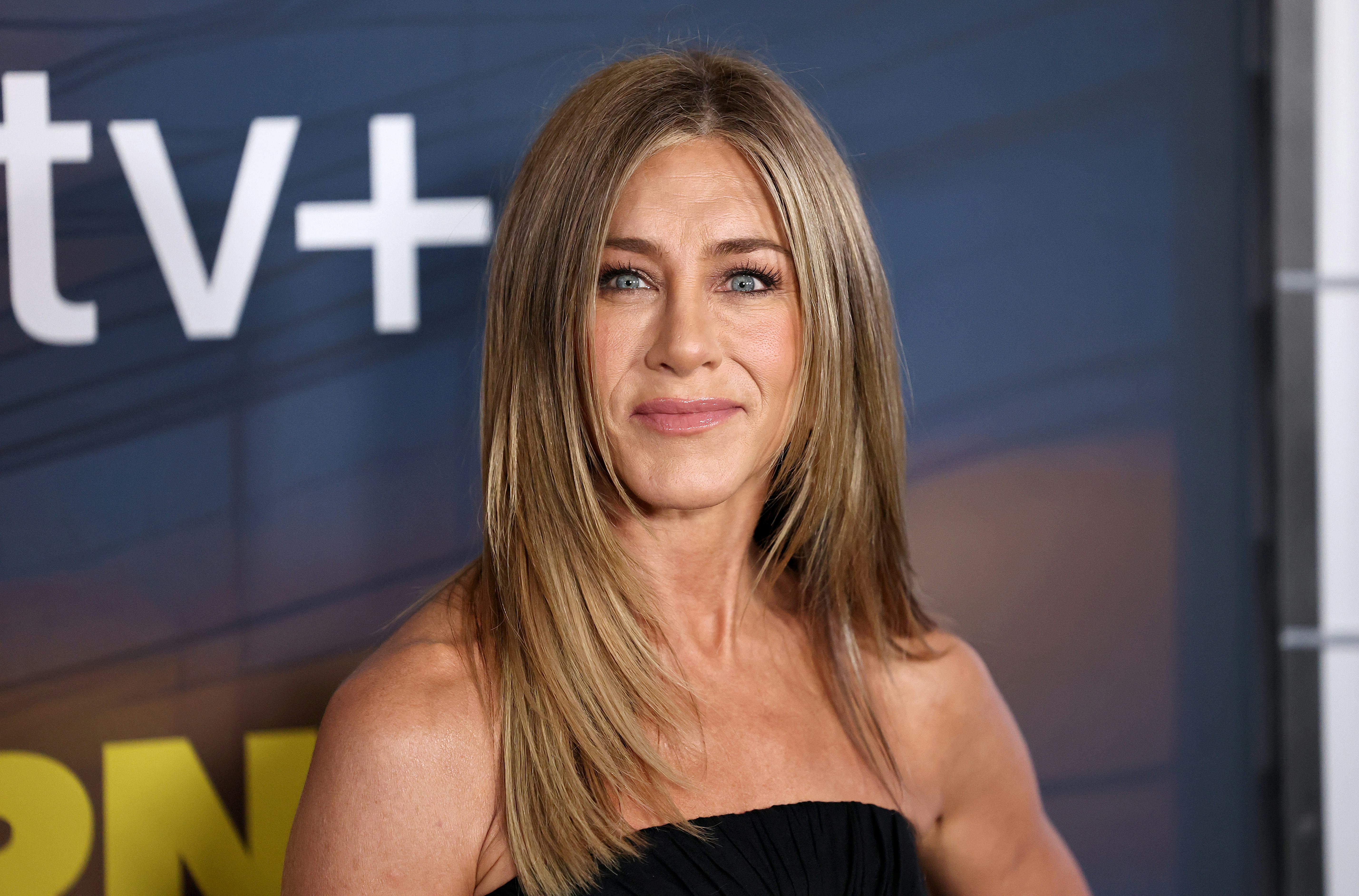 Jennifer Aniston's See-Through Lace Dress Was So Dreamy & Romantic