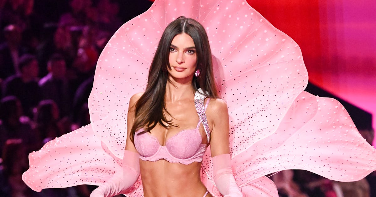 Emily Ratajkowski Wore The Slinkiest G-String For Her VS Fashion Show Debut