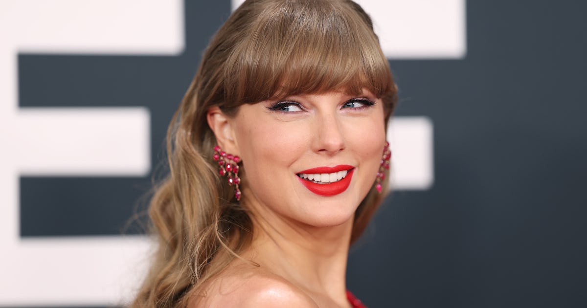 Taylor Swift Channels Carrie Bradshaw In This Moody Love Song