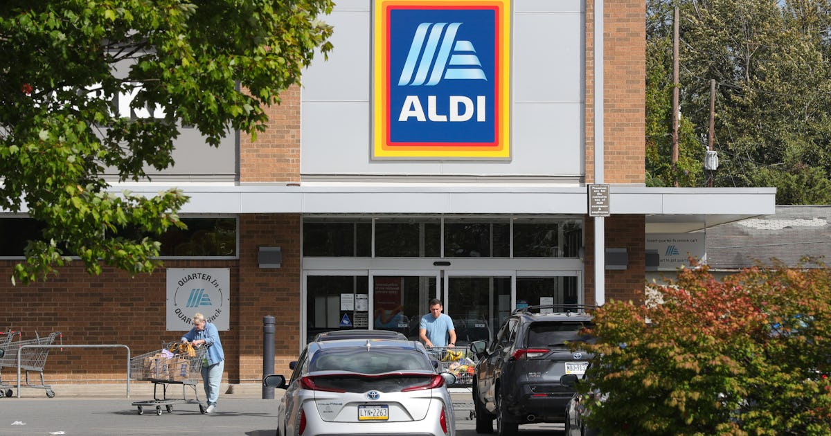 Aldi's $40 Thanksgiving Meal Deal Feeds 10 People. Here's What's Included.