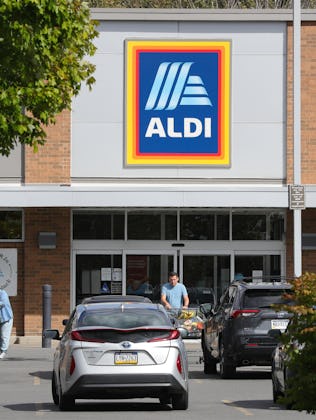WILLIAMSPORT, PENNSYLVANIA, UNITED STATES - 2025/09/07: The Aldi logo is seen on the outside of one ...