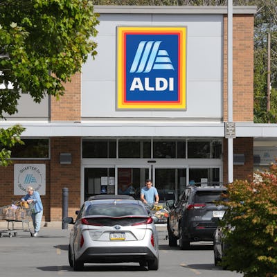 WILLIAMSPORT, PENNSYLVANIA, UNITED STATES - 2025/09/07: The Aldi logo is seen on the outside of one of its grocery stores. (Photo by Paul Weaver/SOPA Images/LightRocket via Getty Images)