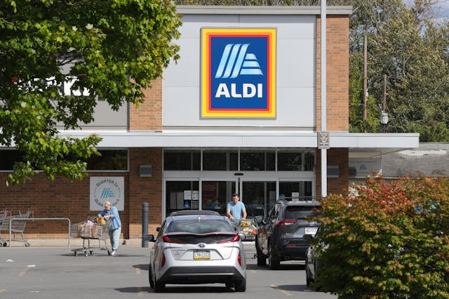 WILLIAMSPORT, PENNSYLVANIA, UNITED STATES - 2025/09/07: The Aldi logo is seen on the outside of one ...