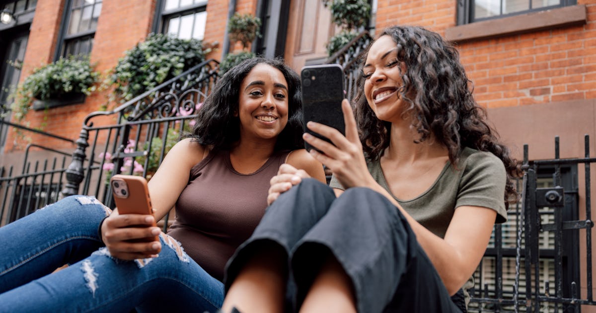 "Group 7" Is The Latest Nonsensical TikTok Trend. Here's What It Means.