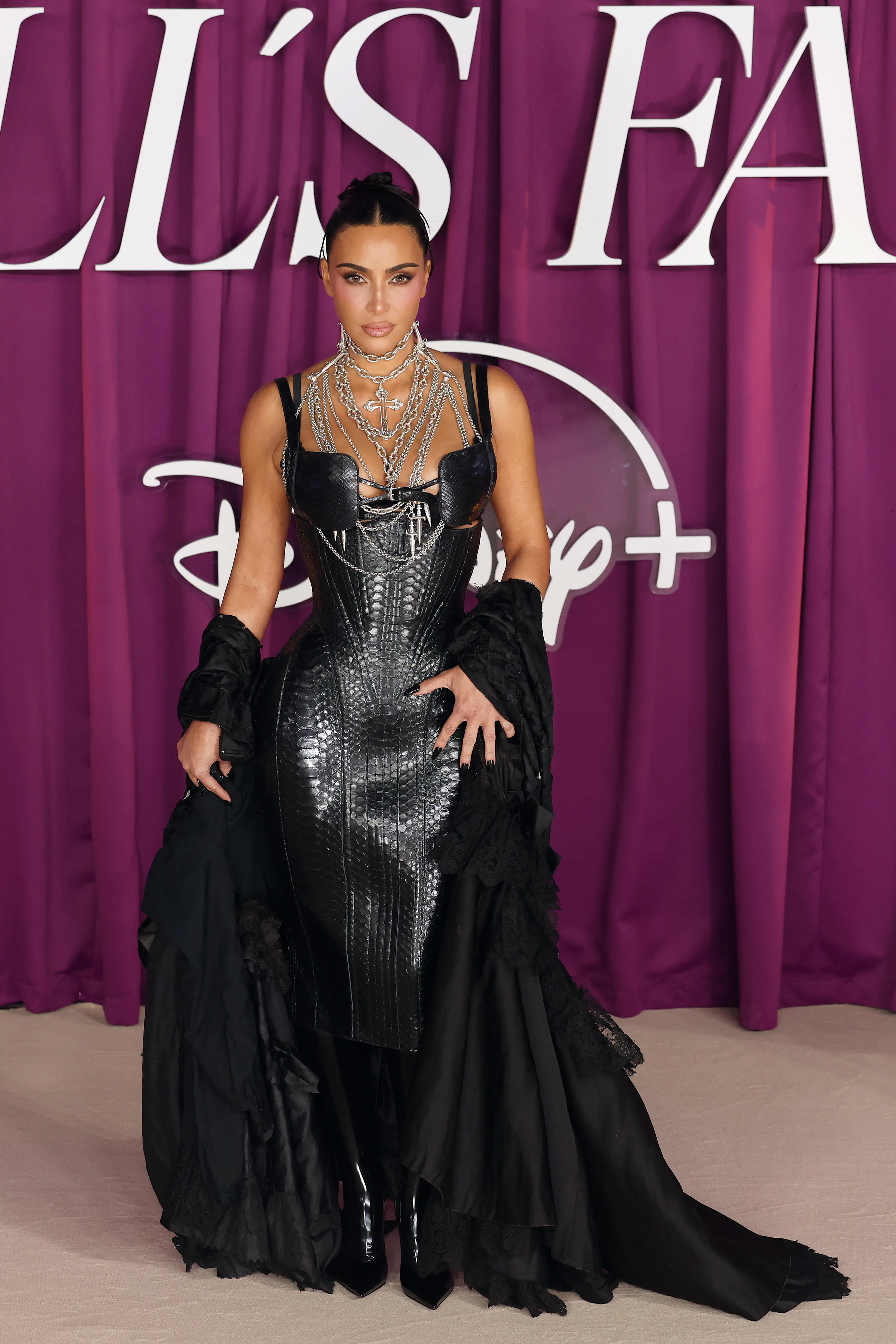 Kim Kardashian's Layered Necklace Look Paid Homage To Naomi