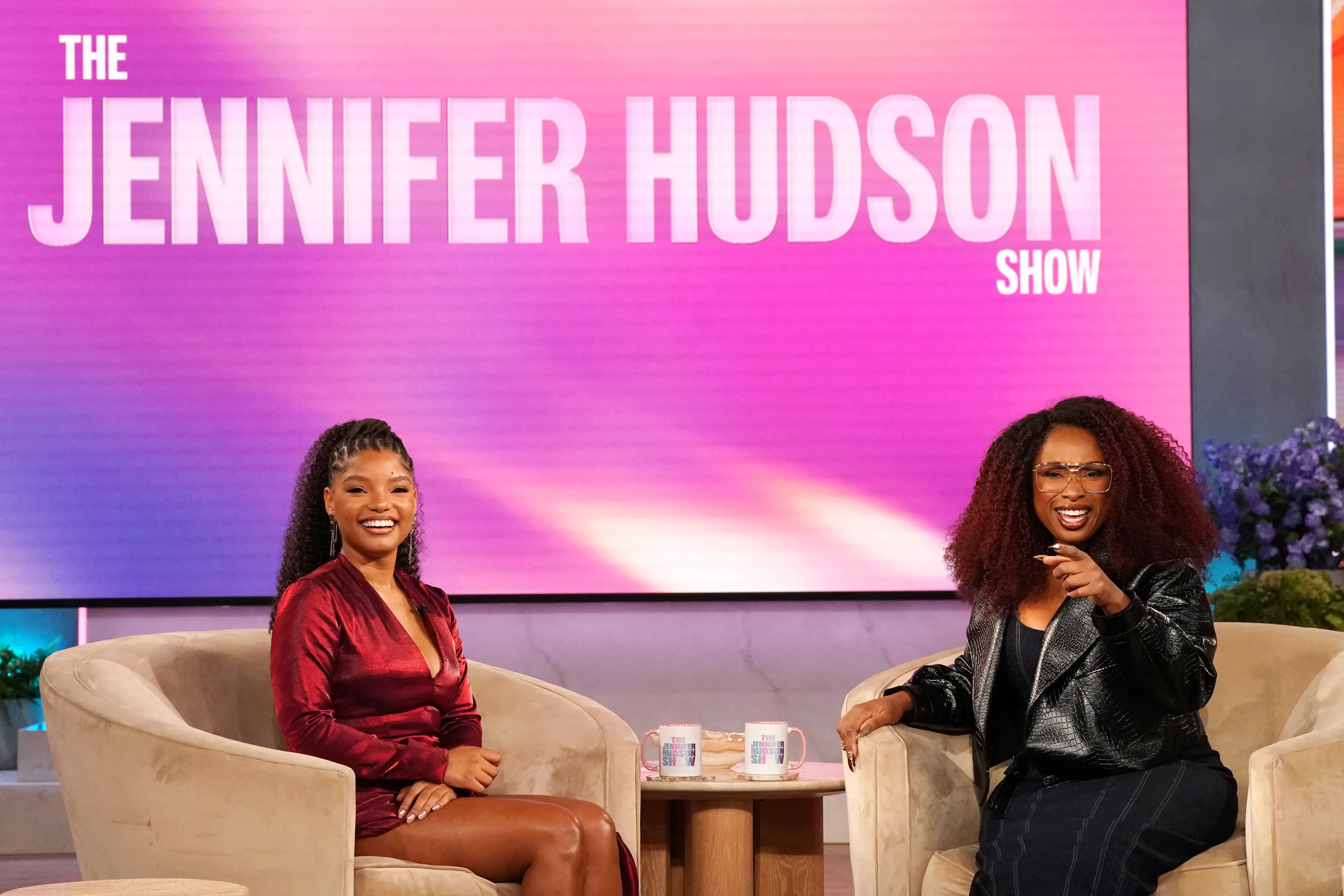 BURBANK, CALIFORNIA - October 22, 2025: Halle Bailey appears with Jennifer Hudson on "The Jennifer H...