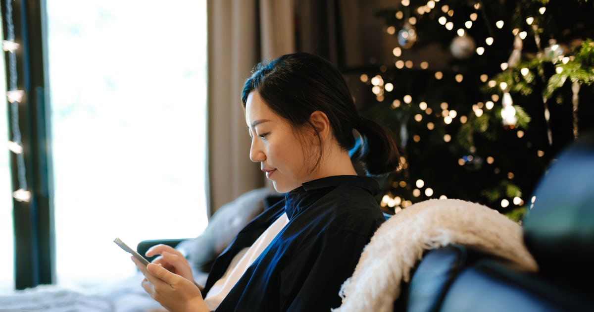 Need To Say No To Expensive Holiday Obligations? Try This Script From An Expert