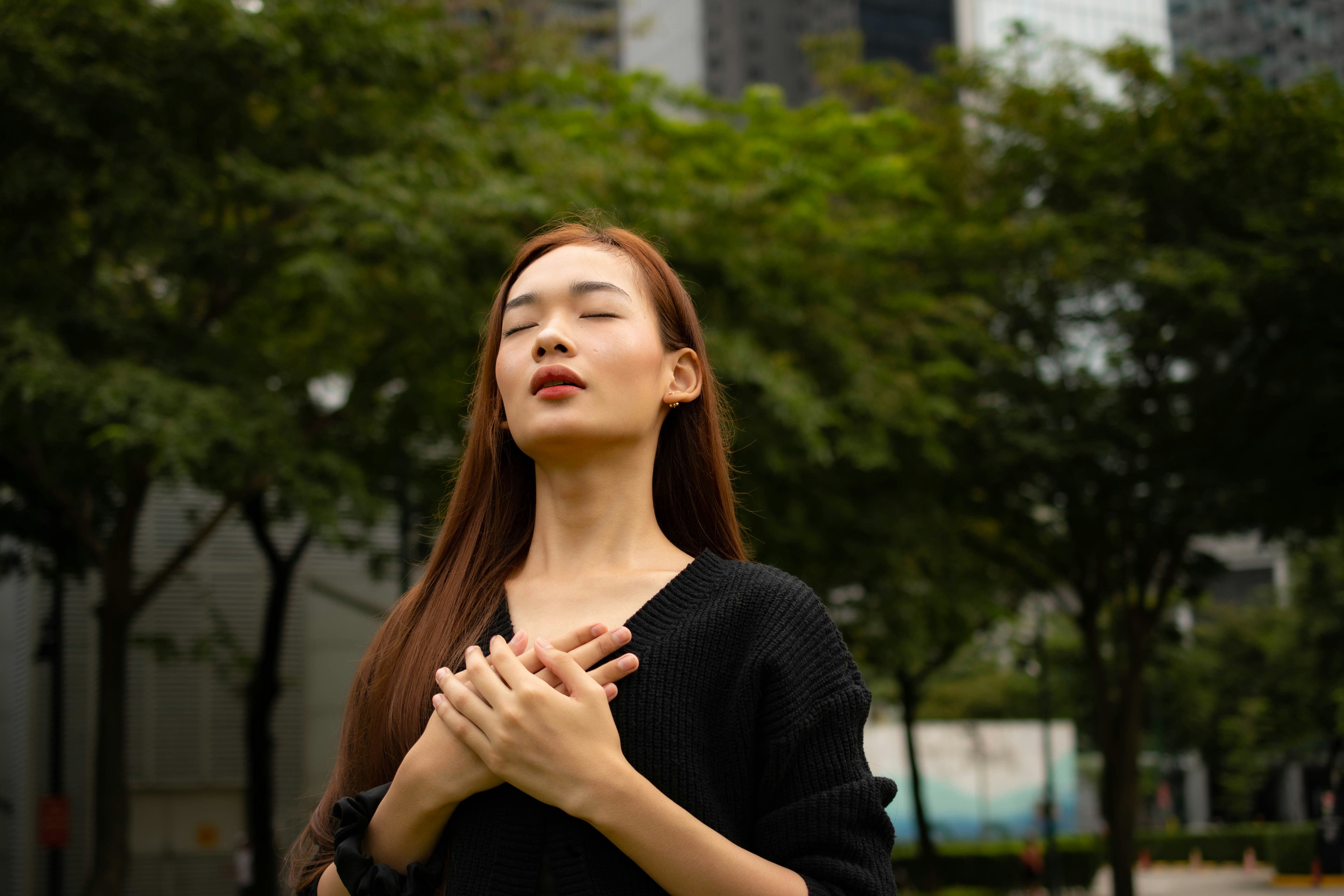 "Butterfly Tapping" Is The Anti-Stress Hack You Can Do Anytime, Anywhere