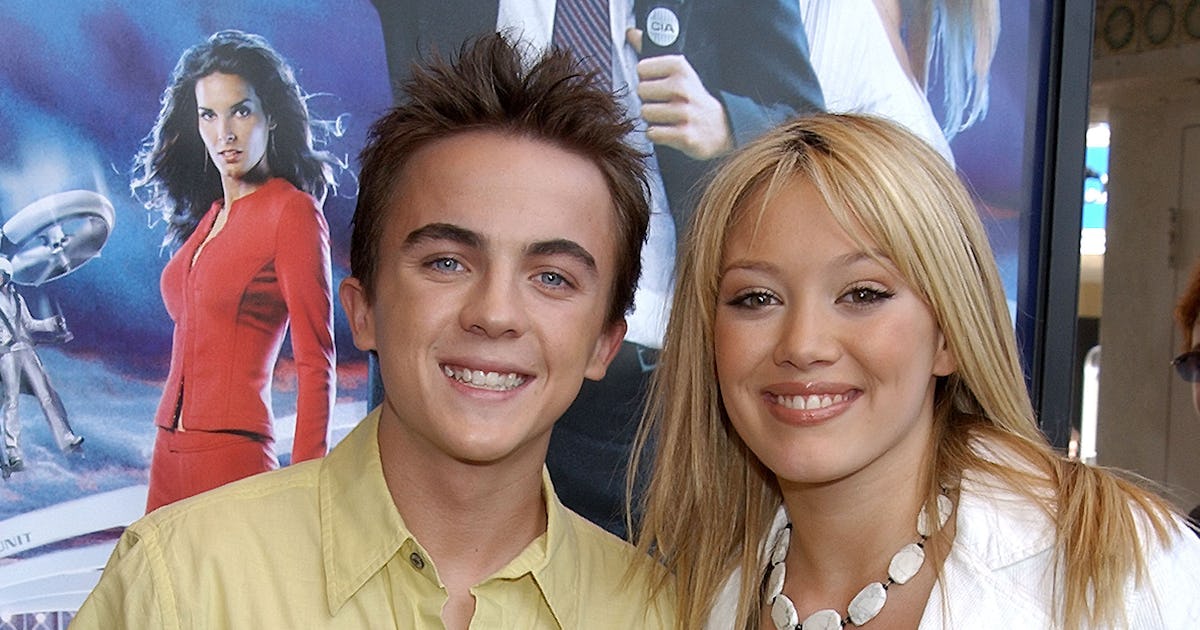 https://imgix.bustle.com/uploads/getty/2025/10/29/46808271/frankie-muniz-hilary-duff.jpg?w=1200&h=630&fit=crop&crop=focalpoint&fm=jpg&fp-x=0.5365&fp-y=0.2073