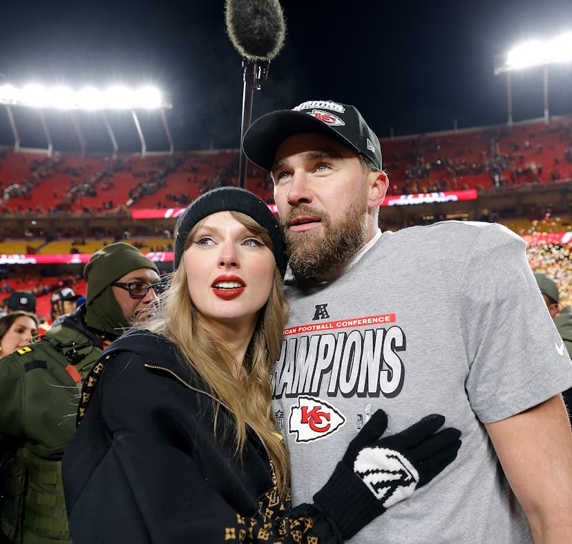 KANSAS CITY, MISSOURI - JANUARY 26: Taylor Swift celebrates with Travis Kelce #87 of the Kansas City...