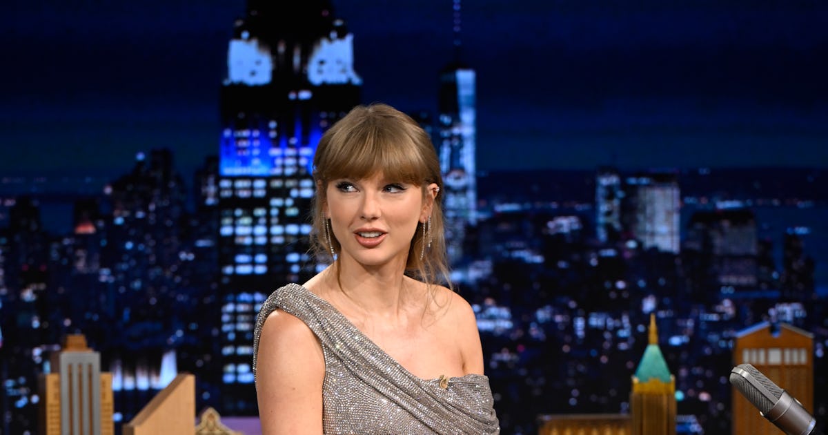 https://imgix.bustle.com/uploads/getty/2025/10/7/acfa59d0/the-tonight-show-starring.jpg?w=1200&h=630&fit=crop&crop=focalpoint&fm=jpg&fp-x=0.4495&fp-y=0.2315