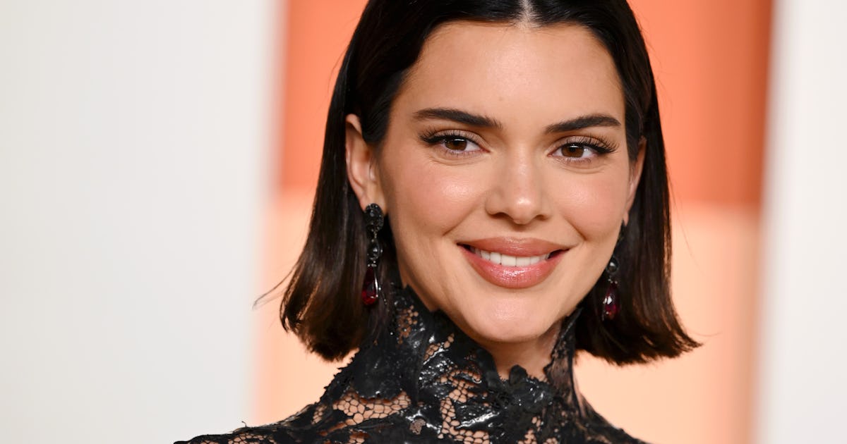 Kendall Jenner's Classic Tweed Skirt Suit Had A Sexy Sliver Of Skin