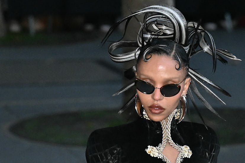 Британская певица FKA Twigs приезжает, чтобы представить творения Скиапарелли женской аудитории...