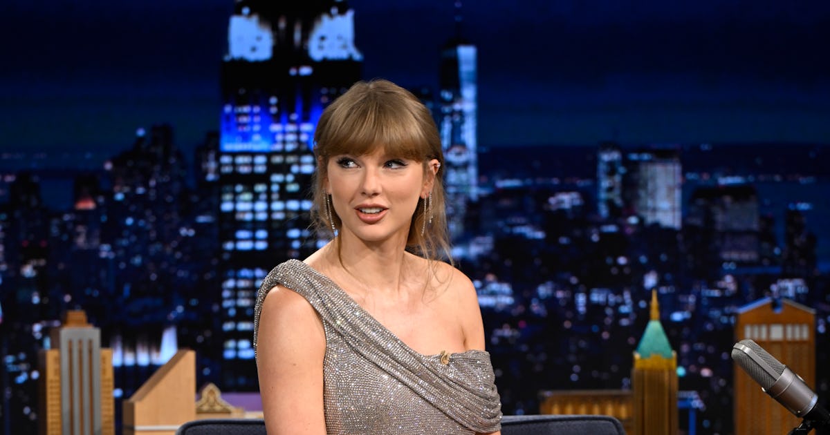 https://imgix.bustle.com/uploads/getty/2025/10/7/c6feeb8f/the-tonight-show-starring.jpg?w=1200&h=630&fit=crop&crop=focalpoint&fm=jpg&fp-x=0.442&fp-y=0.2509