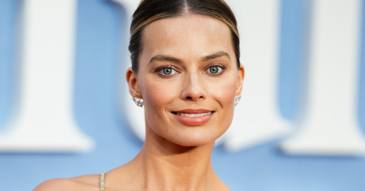 Margot Robbie Wore A Sexy Bra As A Top & It Was So Anti-Barbie