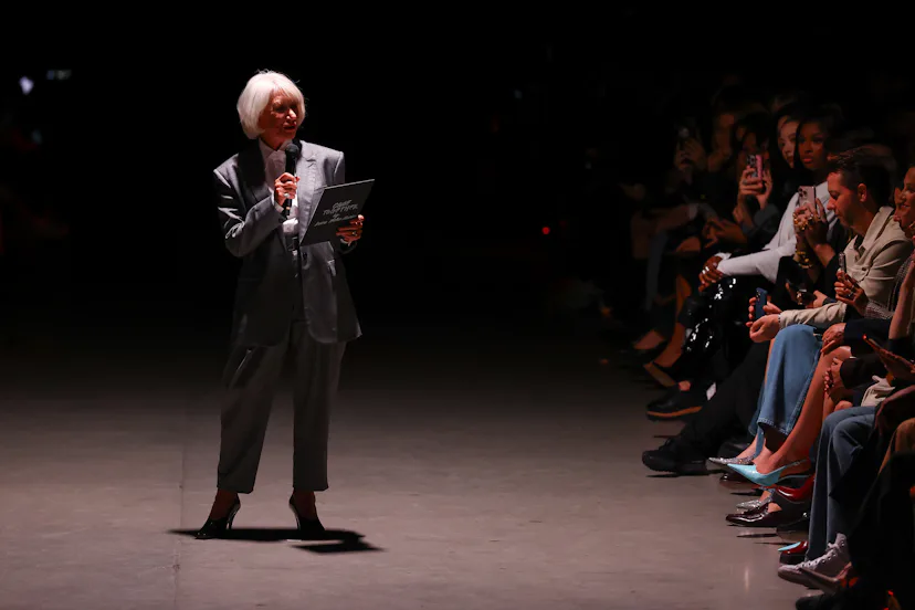 Dame Helen Mirren s'exprime sur le défilé Stella McCartney Womenswear printemps/été 2026.