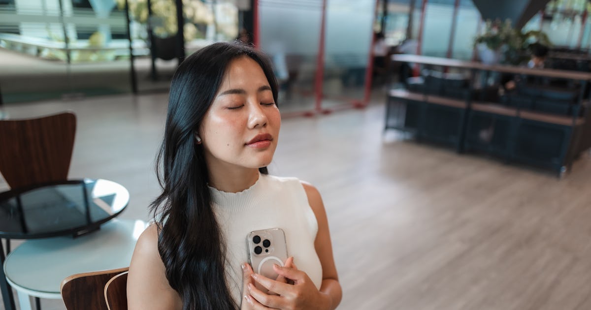 "Resonance Breathing" Is The Anti-Stress Hack You Can Do Anywhere