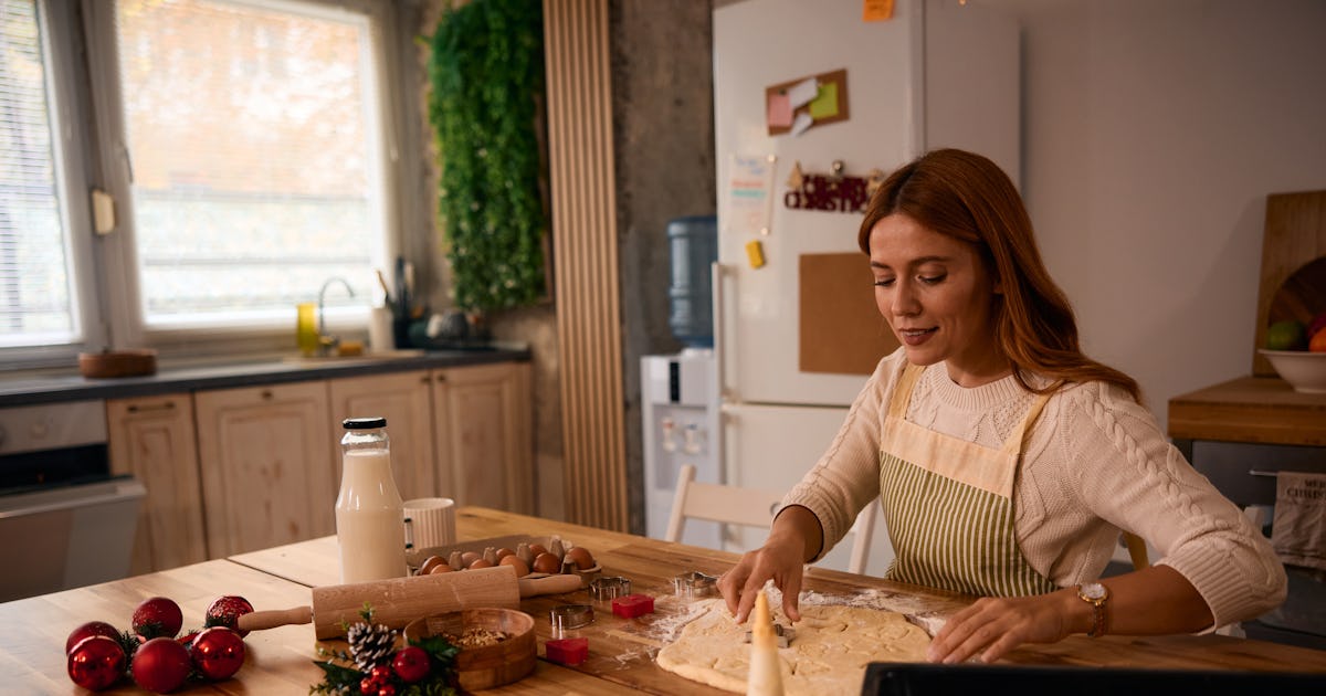 The 7 Holiday Traditions I Think Every Mom Should Be Doing For *Herself*