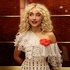 SATURDAY NIGHT LIVE -- Episode 1887 -- Pictured: Host and musical guest Sabrina Carpenter during Pro...