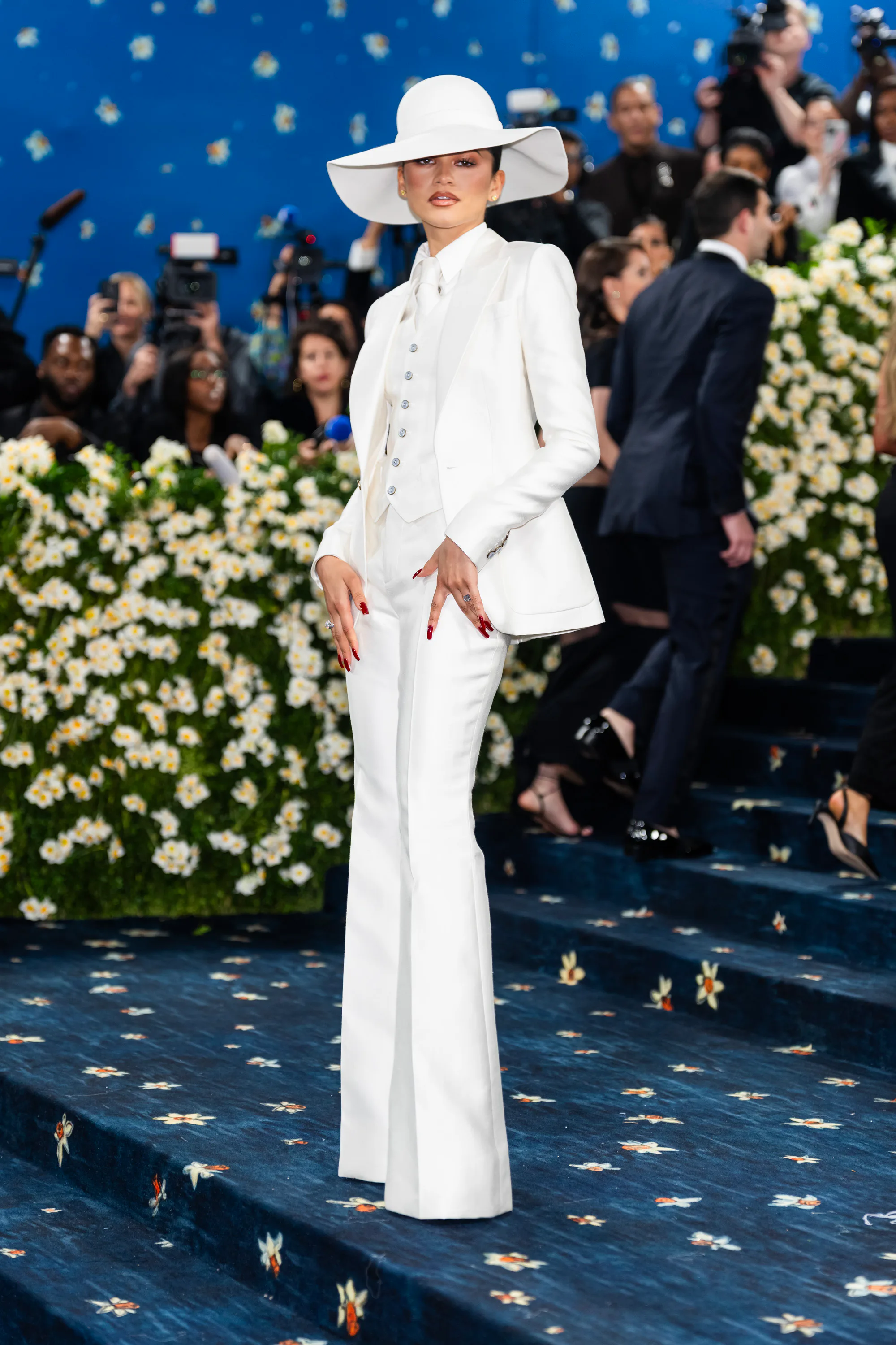 NEW YORK, NEW YORK - MAY 05: Zendaya attends the 2025 Met Gala Celebrating "Superfine: Tailoring Bla...