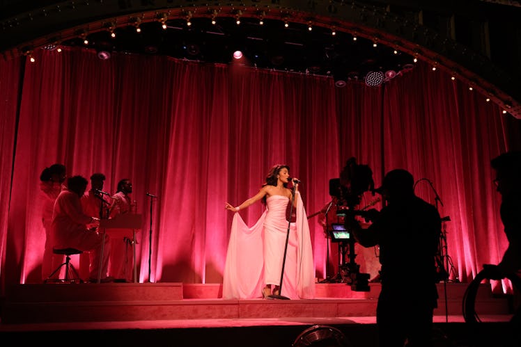 SATURDAY NIGHT LIVE -- Episode 1890 -- Pictured: Musical guest Olivia Dean performs on Saturday, Nov...