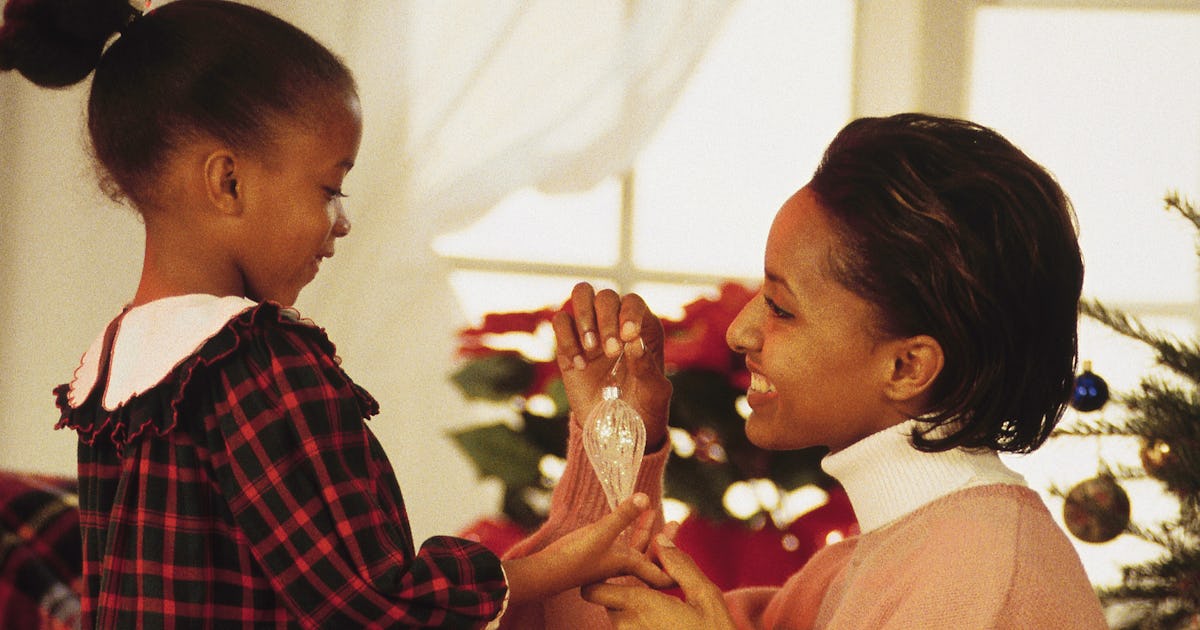 20 '90s Christmas Mom Traditions We Need To Bring Back