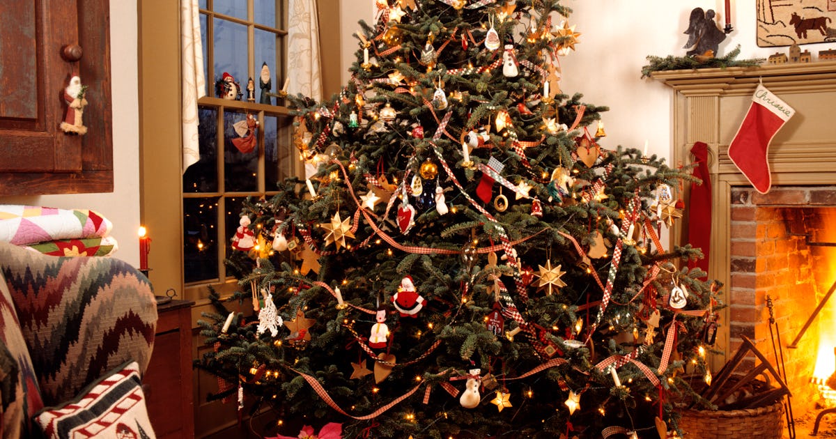 '90s-Inspired Christmas Decor To Create The Cozy Holiday Vibes Of Your Childhood