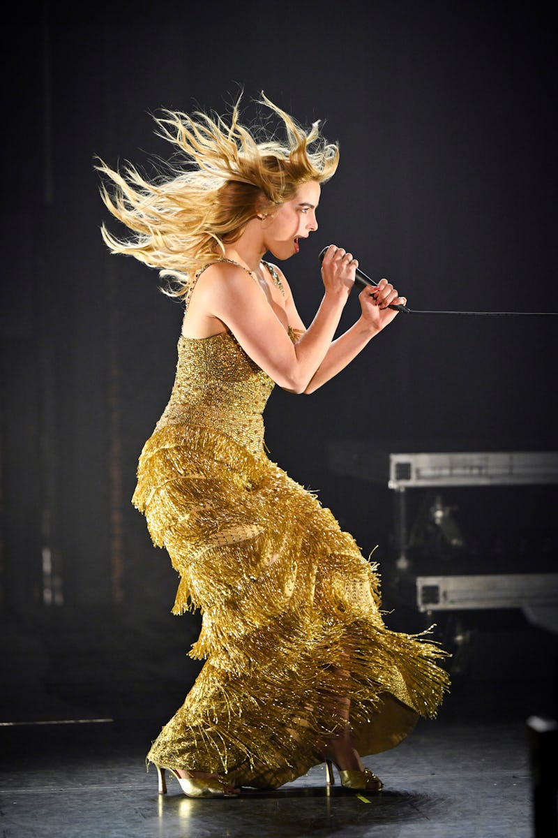 THE TONIGHT SHOW STARRING JIMMY FALLON -- Episode 2194 -- Pictured: Musical guest Addison Rae perfor...