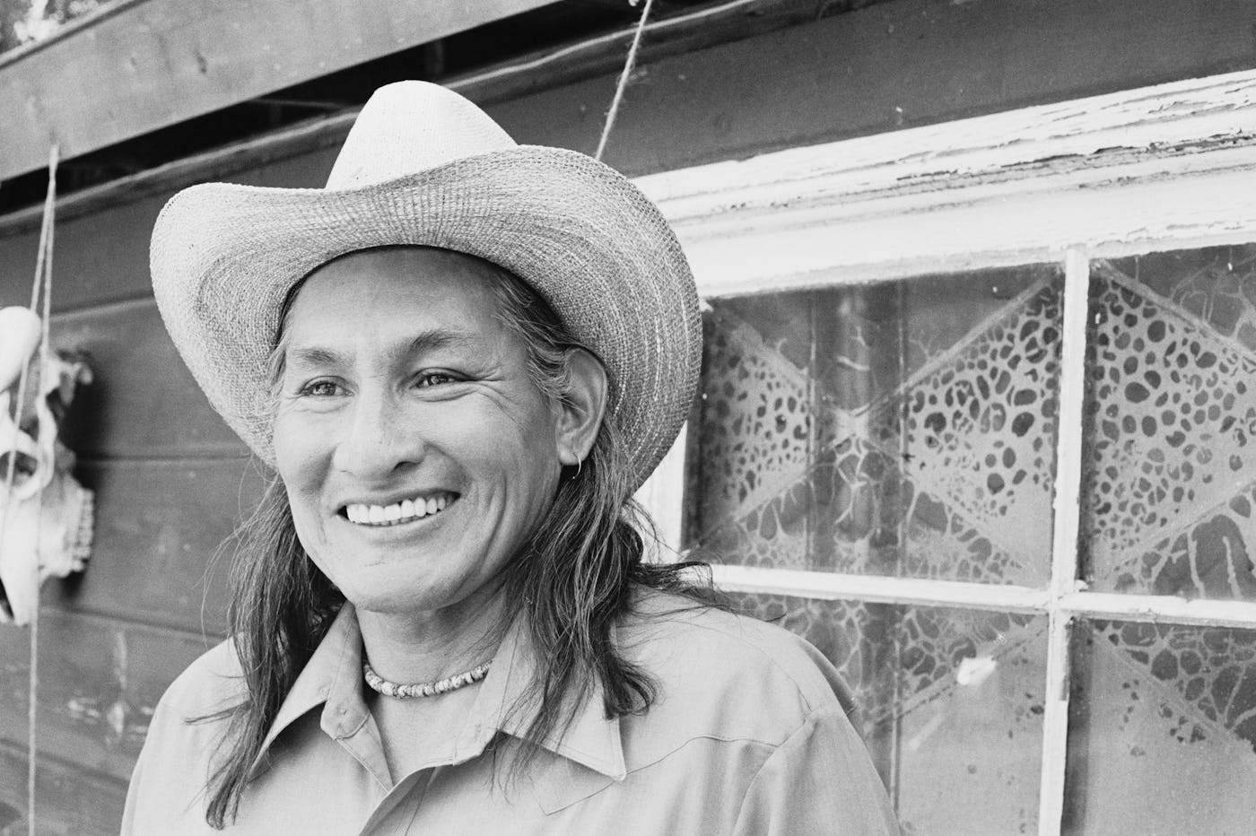 Native American painter, actor, and rodeo performer, Will Sampson (1933 - 1987), at his home in California, May 1979. (Photo by Michael Putland/Getty Images)