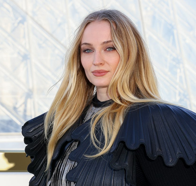 Sophie Turner and Chris Martin are reportedly dating.