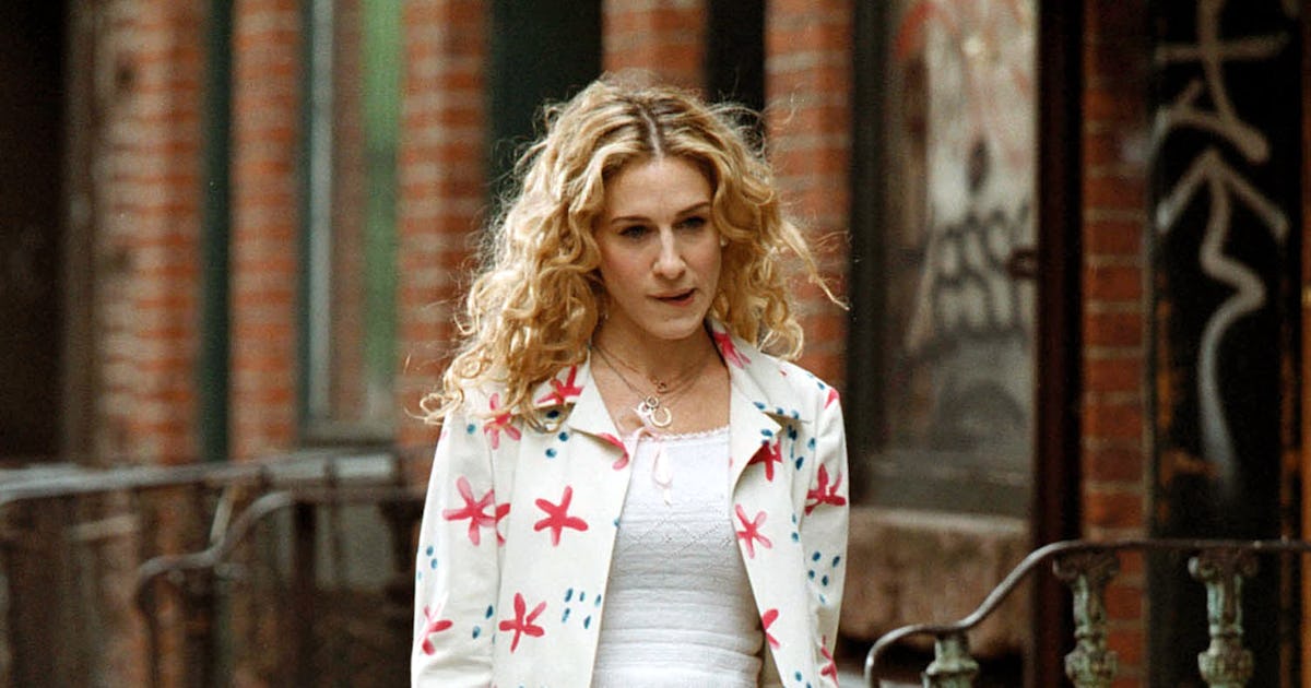 24 Years Ago, Carrie Bradshaw Invented The No-Pants Look On 'Sex And The City'