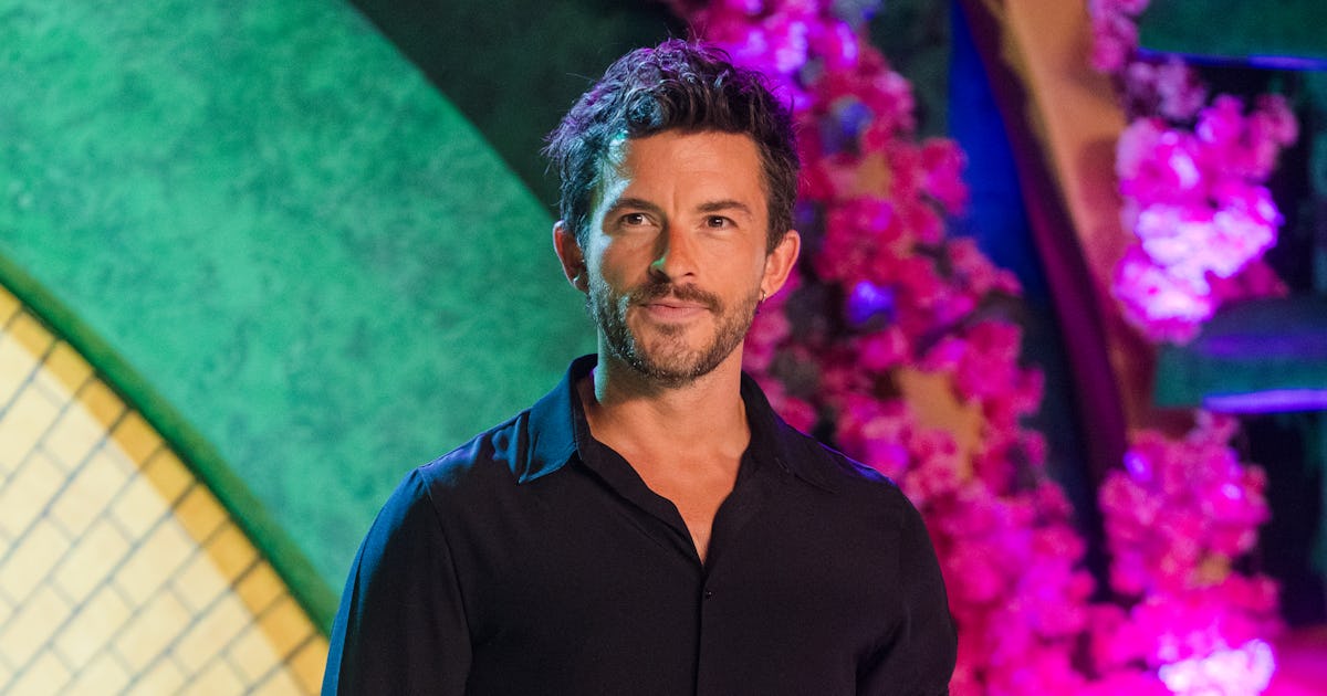 Exclusive: Jonathan Bailey Teases Fiyero & Elphaba's "Animal" Connection In 'Wicked'