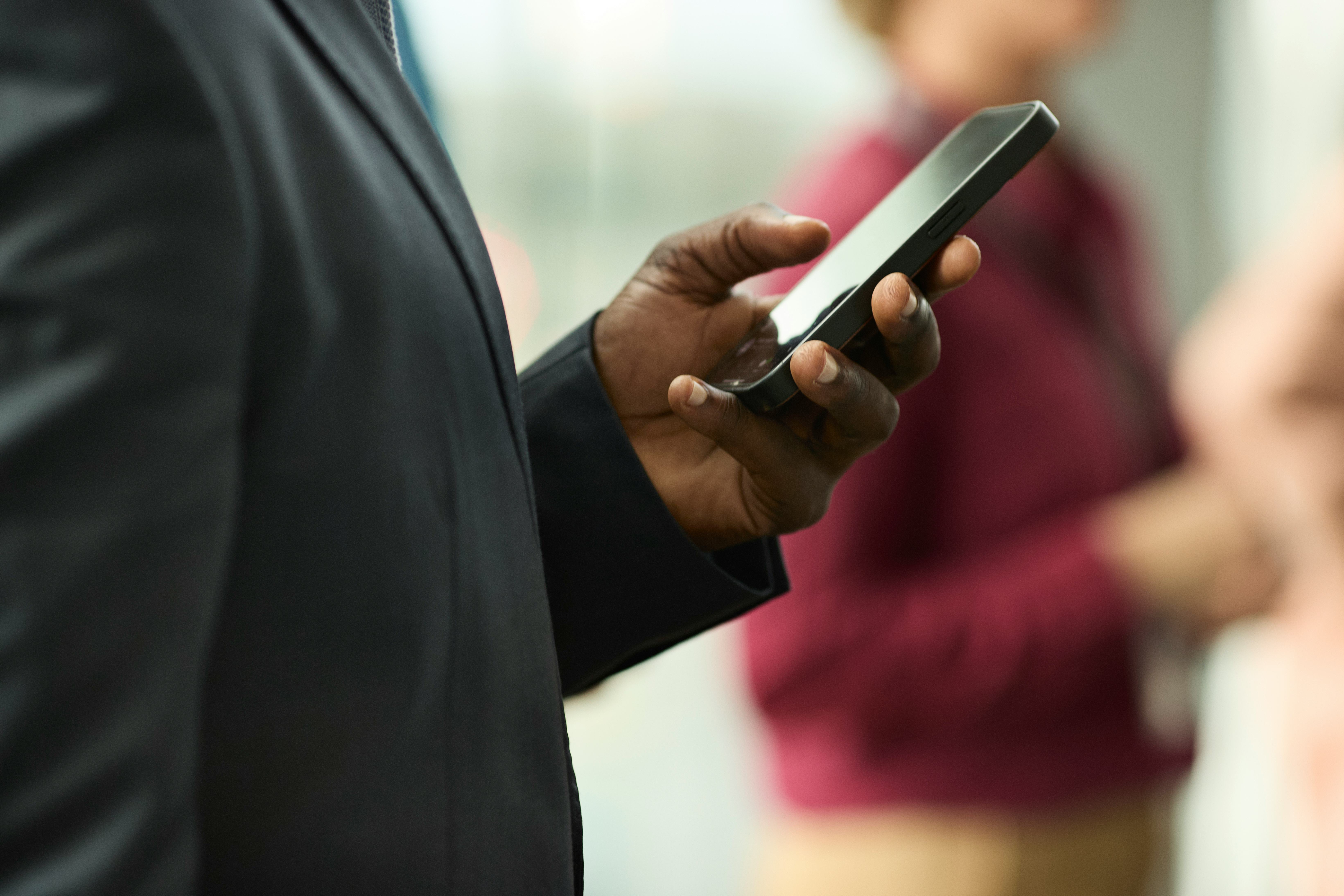 Dating A Man Who's On SnapChat Is A Red Flag. A Huge One.