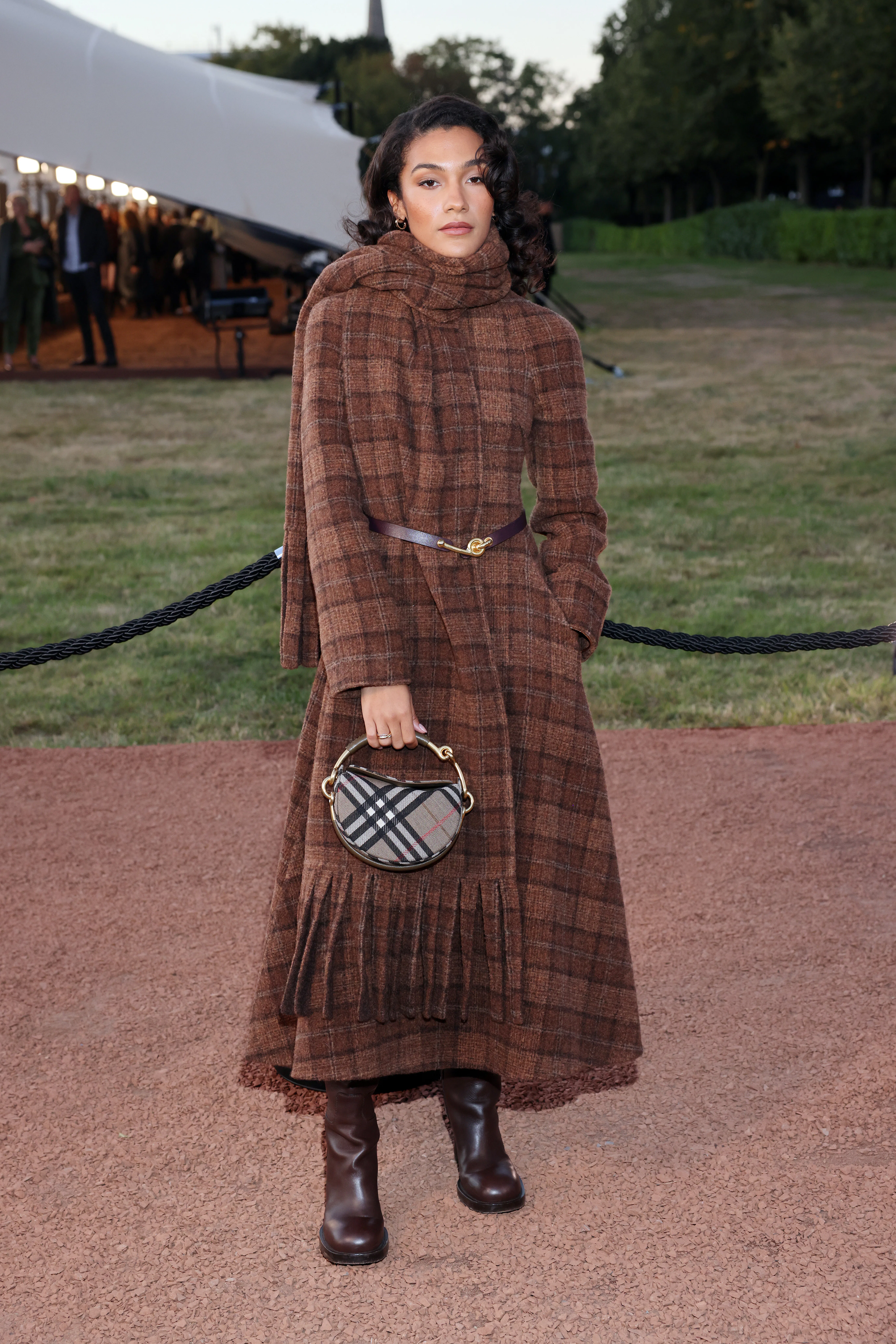 LONDON, ENGLAND - SEPTEMBER 22: Olivia Dean attends the Burberry show during London Fashion Week Sep...