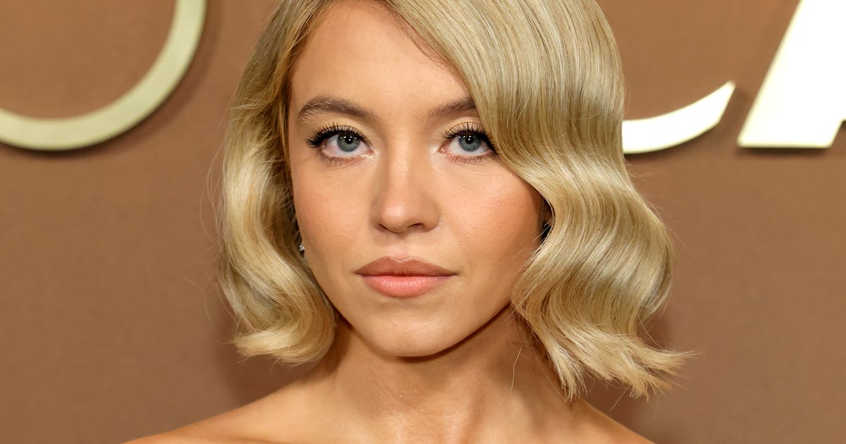 Sydney Sweeney Mastered The Art Of Layering In A Teeny Miniskirt