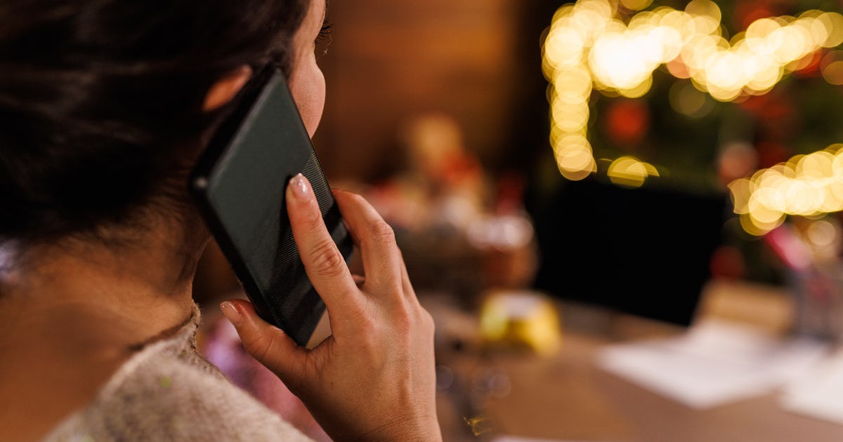 How Do Single Moms Date Over Christmas?