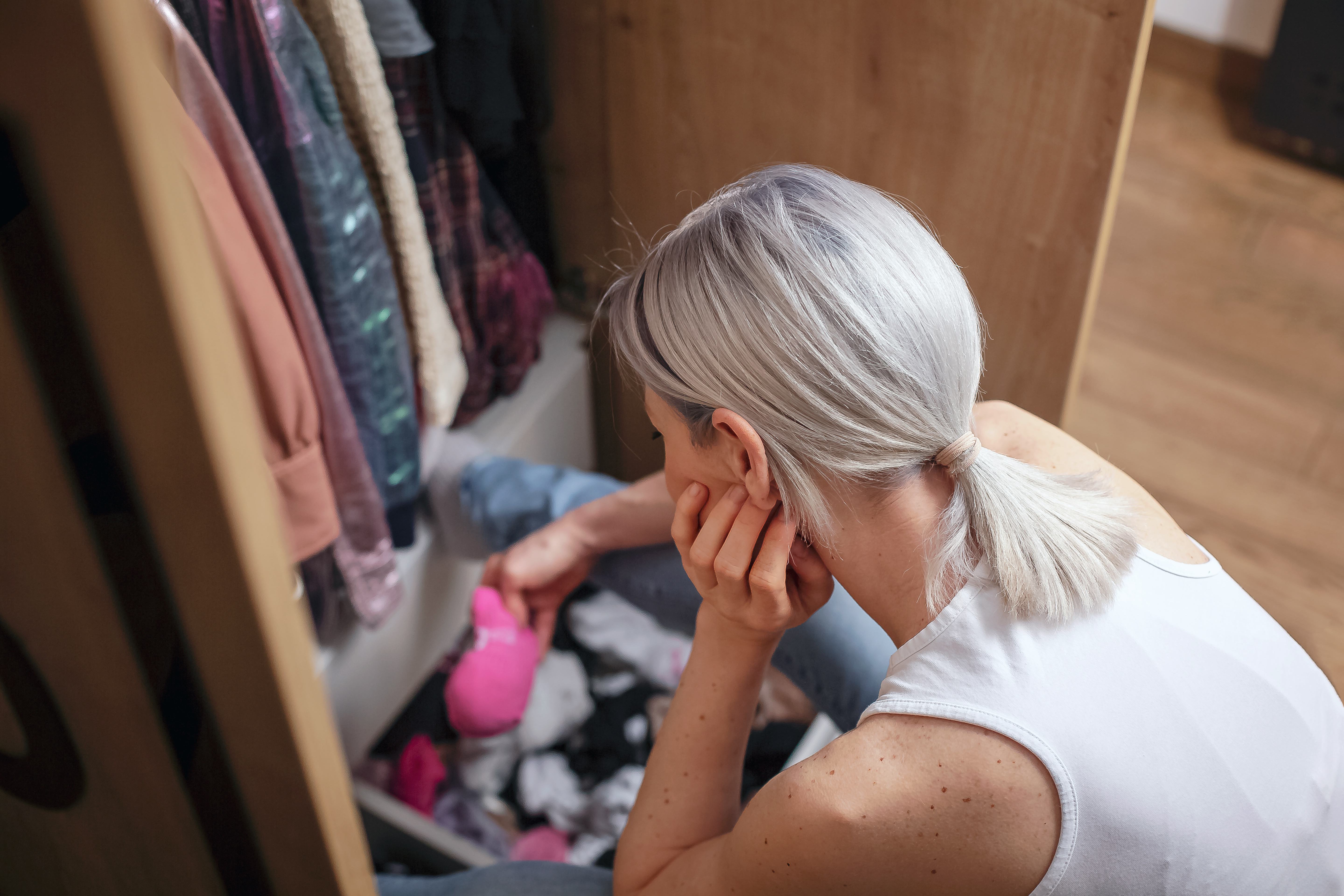 These January Decluttering Tasks Take Under 10 Minutes & Make A Huge Difference