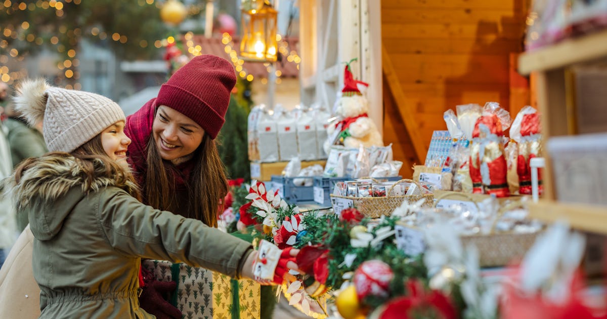 This Single Mom Pays A Sitter To Take Her Kids Christmas Shopping For Her