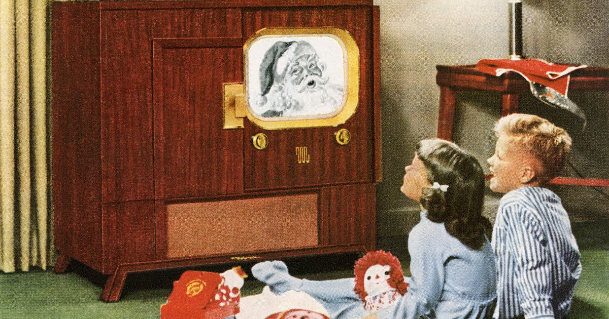 Can We Talk About The *Joy* Of Everyone Watching A TV Christmas Special Together?