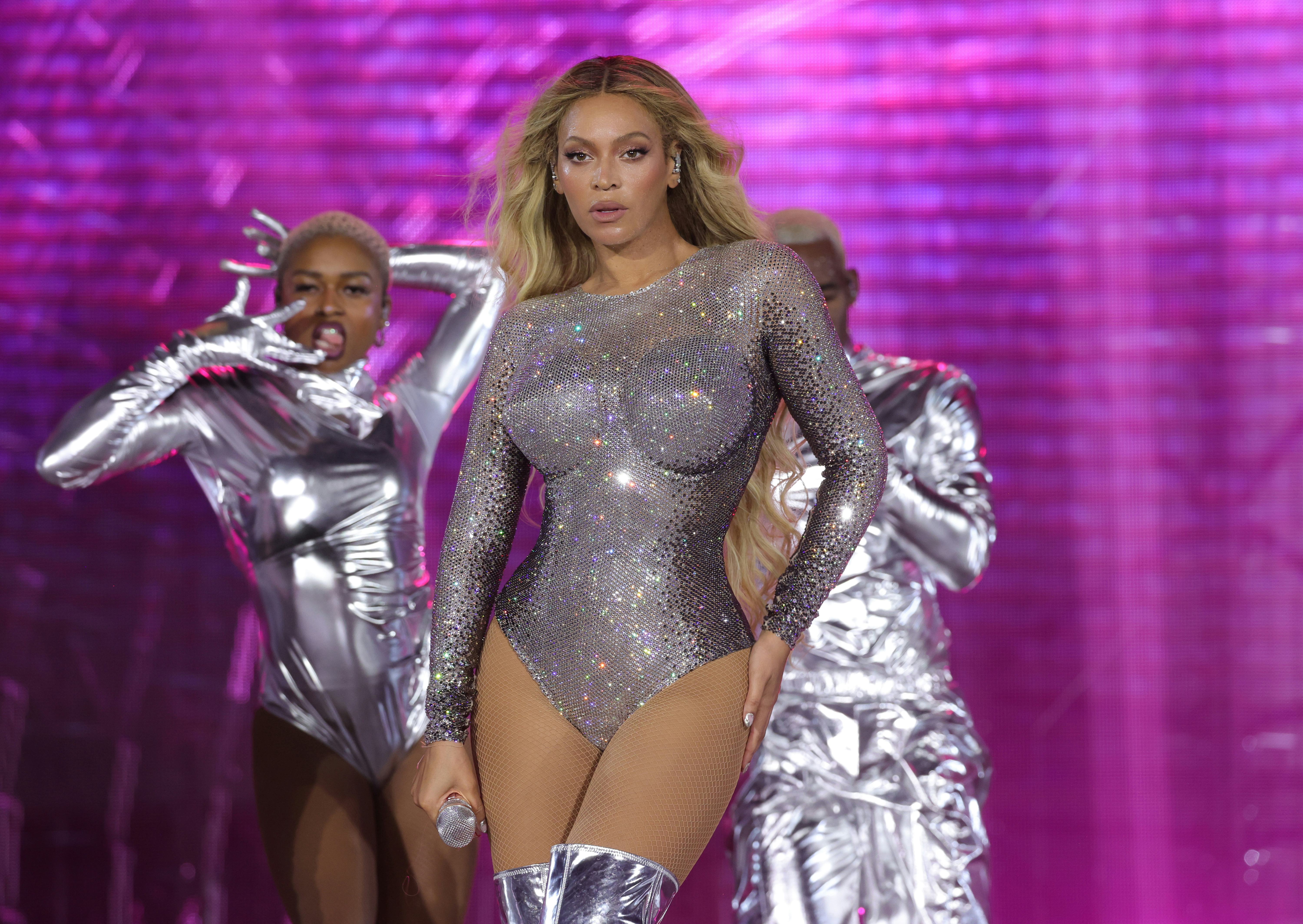 EAST RUTHERFORD, NEW JERSEY - JULY 29: (Editorial Use Only) (Exclusive Coverage) Beyoncé performs on...