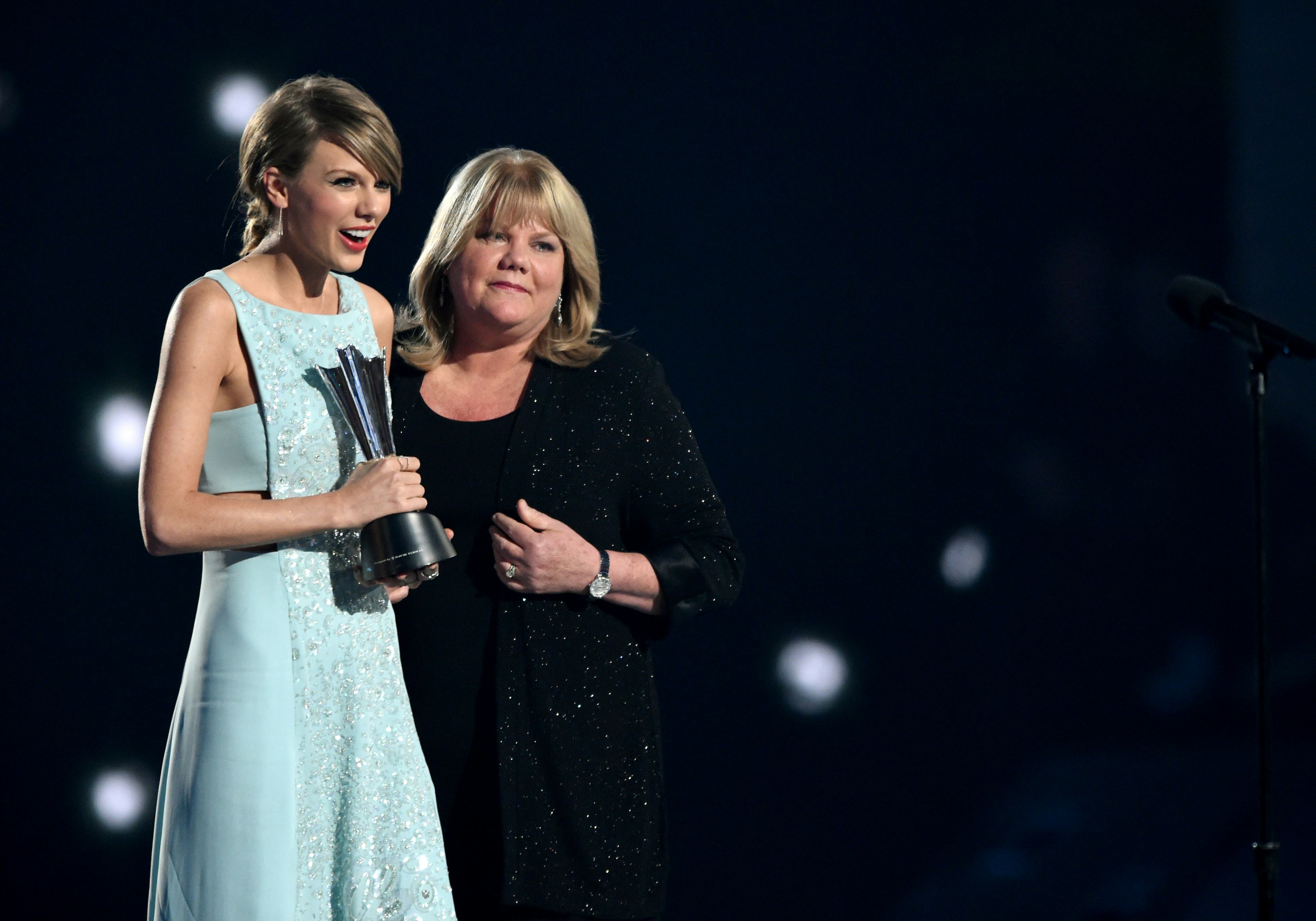 ARLINGTON, TX - APRIL 19:  Honoree Taylor Swift (L) accepts the Milestone Award from Andrea Swift on...