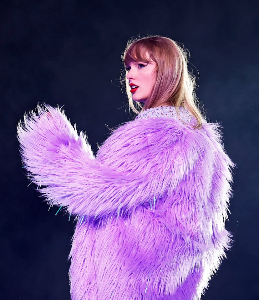 TORONTO, ONTARIO - NOVEMBER 14: EDITORIAL USE ONLY. NO STANDALONE PUBLICATION USE (NO SPECIAL INTERE...