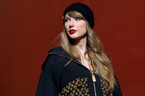 Taylor Swift arrives to the stadium prior to the AFC Championship game