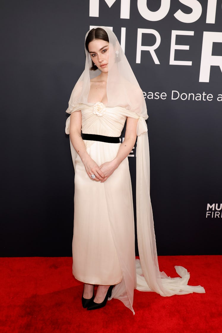 LOS ANGELES, CALIFORNIA - FEBRUARY 02: (FOR EDITORIAL USE ONLY) Gracie Abrams attends the 67th GRAMM...
