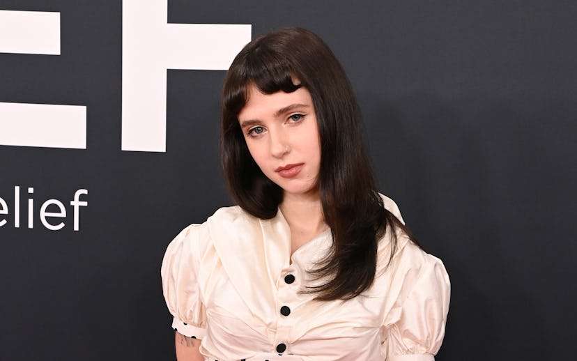 LOS ANGELES, CALIFORNIA - FEBRUARY 02: (FOR EDITORIAL USE ONLY) Clairo attends the 67th GRAMMY Award...