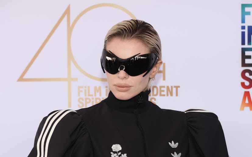SANTA MONICA, CALIFORNIA - FEBRUARY 22: Julia Fox attends the 2025 Film Independent Spirit Awards on...