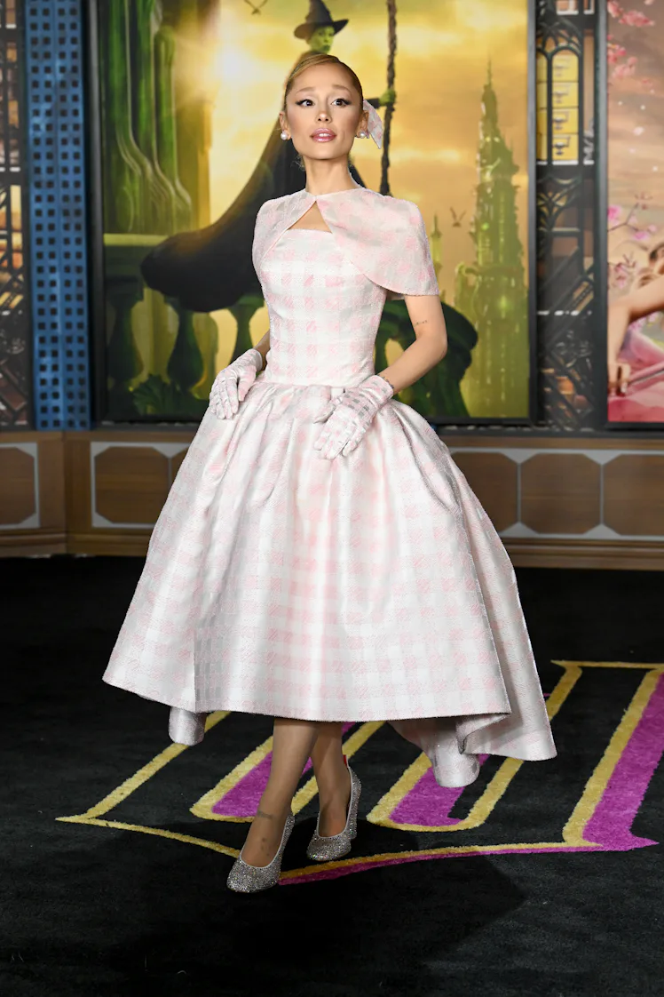 How To Recreate Ariana Grande's 'Wicked' Red Carpet Looks For Less How To Recreate Ariana Grande's 'Wicked' Red Carpet Looks For Less