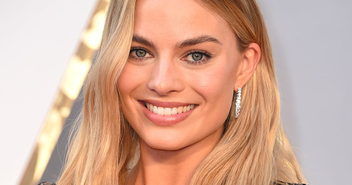 9 Years Ago, Margot Robbie Wore Her Most Underrated Plunging Dress To The Oscars