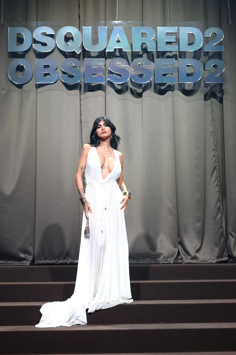 Милан, Италия - 25 февраля: моя Халифа посещает фотокол до DSQUARD2 F/W 2025 - 2026 ...