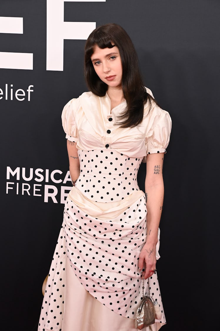 LOS ANGELES, CALIFORNIA - FEBRUARY 02: (FOR EDITORIAL USE ONLY) Clairo attends the 67th GRAMMY Award...